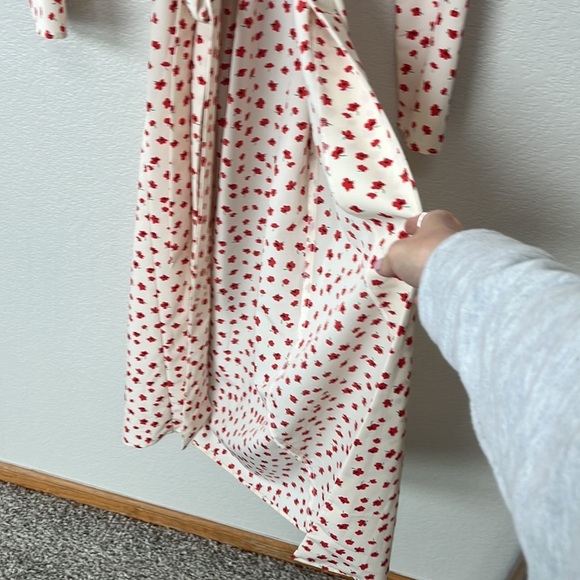 Show Me Your Mumu Wrap Robe Dress Floral Red and White size Small - Picture 7 of 10